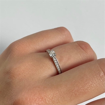14 kt. Bella Ring aus Weißgold mit Diamanten von 0,15-0,63 ct.
